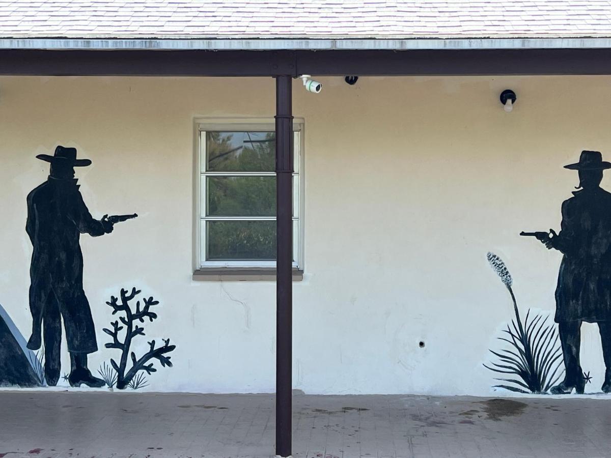 Landmark Lookout Lodge Tombstone Exterior photo