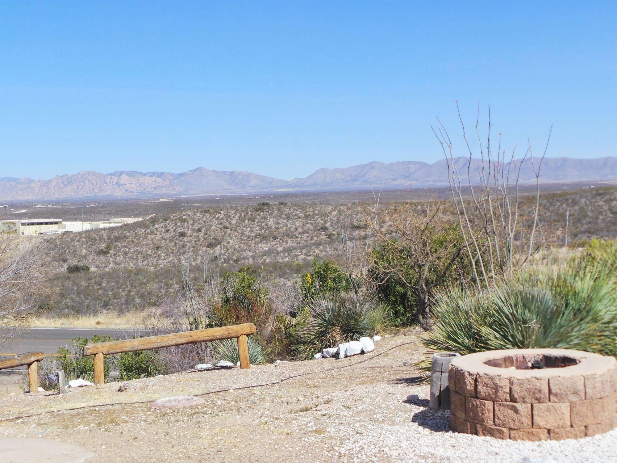 Landmark Lookout Lodge Tombstone Exterior photo